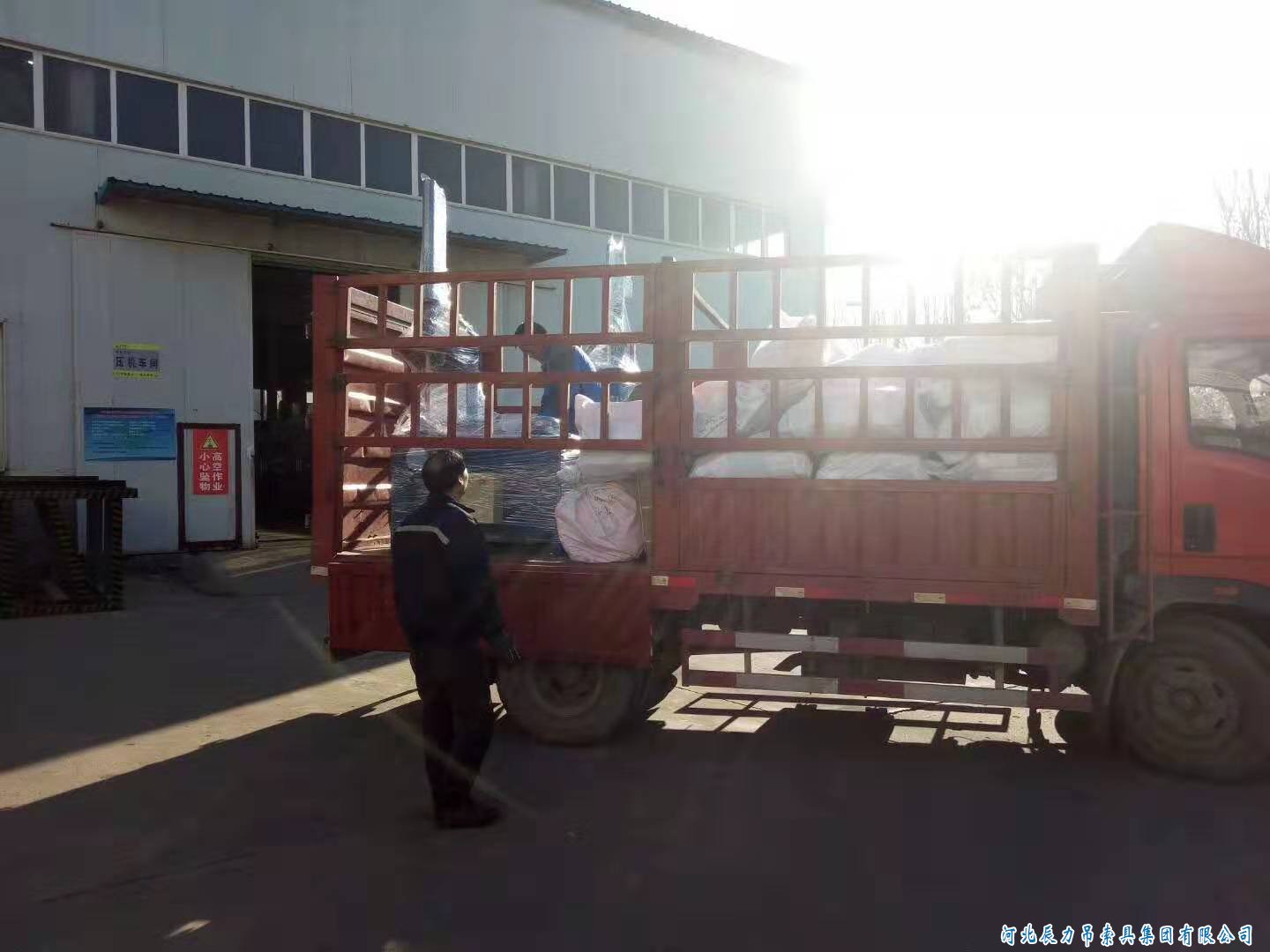 兩臺辰力32型鋼絲繩插套機(jī)發(fā)貨！