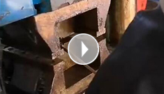 辰力公司鋼絲繩壓套機(jī)操作簡(jiǎn)單，容易上手，看美女操作的多專業(yè)